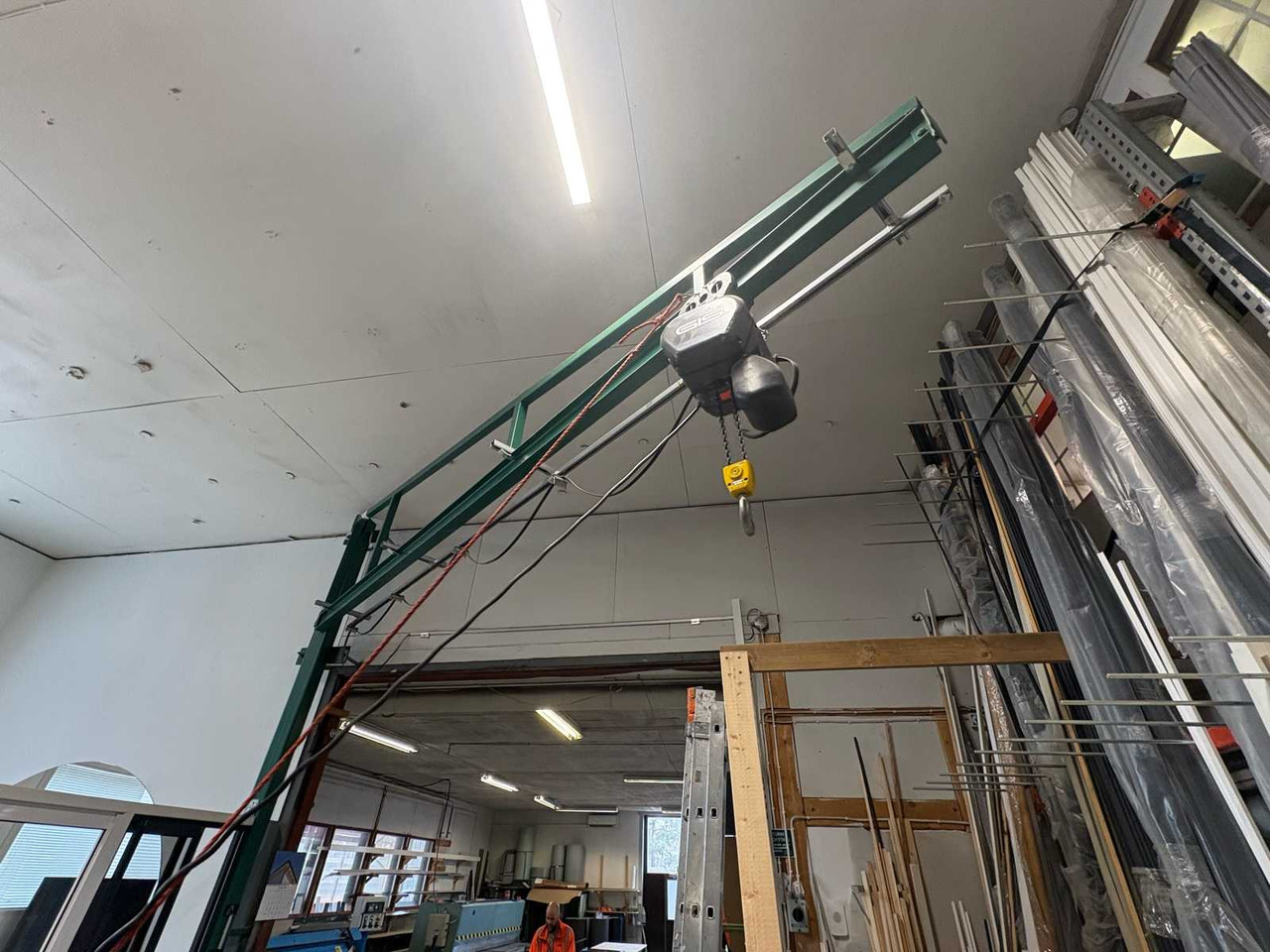Column lift 500kg - עגורן גנטרי: תמונה 1 Column lift 500kg - עגורן גנטרי: תמונה 1