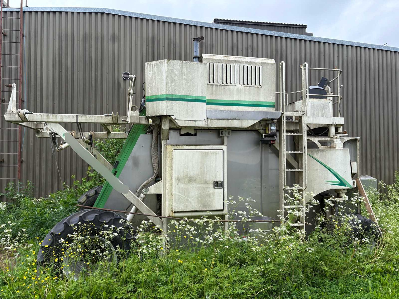 Fruit picking machine Joonas FH - מקצרה: תמונה 4 Fruit picking machine Joonas FH - מקצרה: תמונה 4