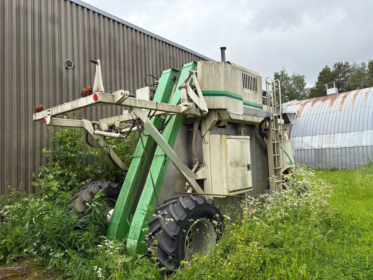 Fruit picking machine Joonas FH - מקצרה: תמונה 1 Fruit picking machine Joonas FH - מקצרה: תמונה 1