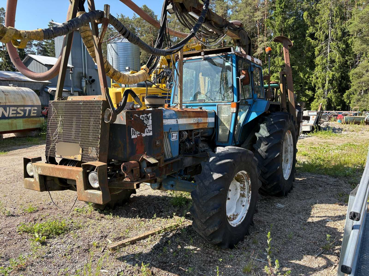 Rock drill Doofor DF530S and Tractor Ford New Holland 5610 - אסדת קידוח: תמונה 2 Rock drill Doofor DF530S and Tractor Ford New Holland 5610 - אסדת קידוח: תמונה 2