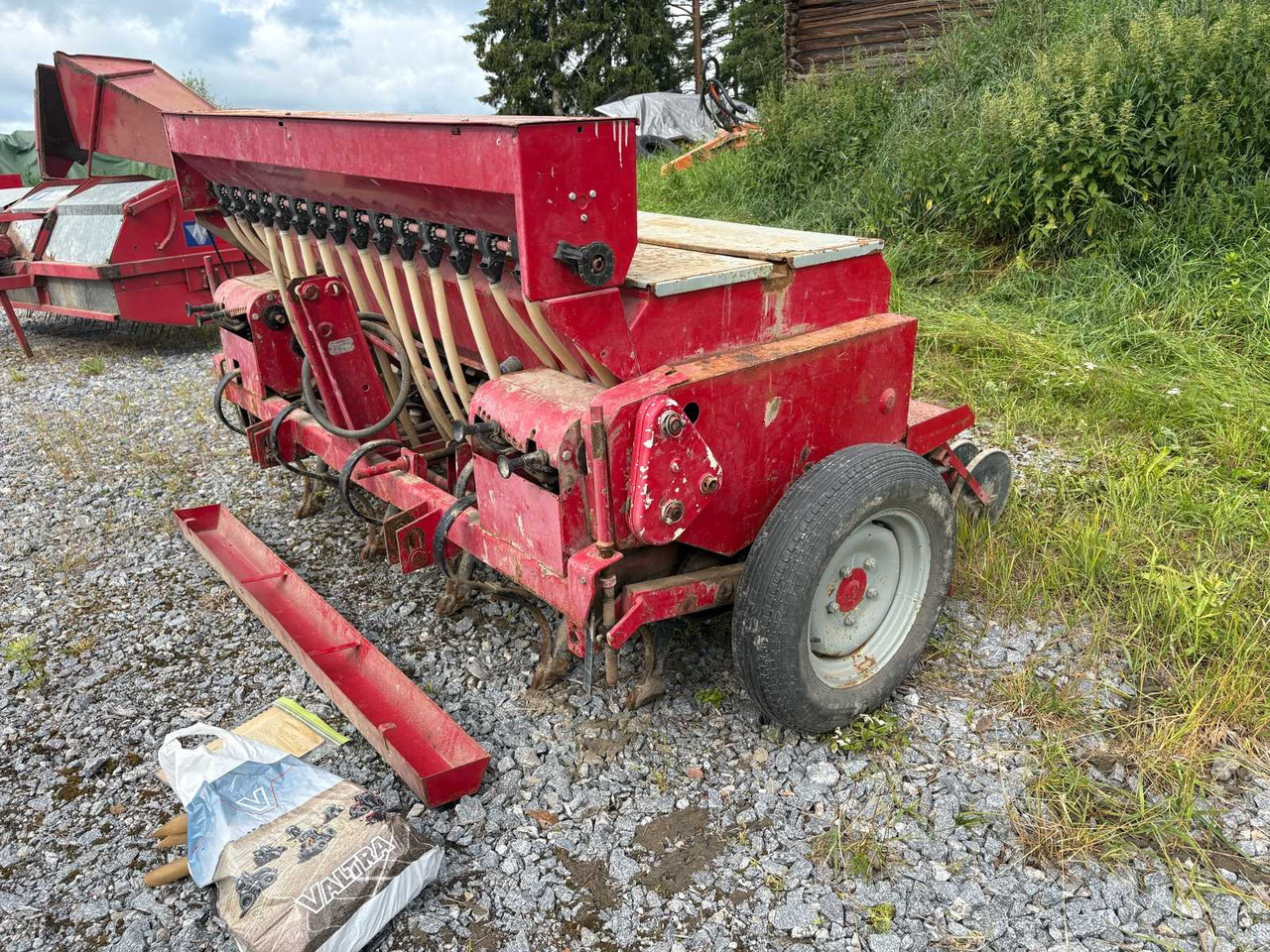 Seed drill Hankkija-Juko - מקדחת זרעים: תמונה 1 Seed drill Hankkija-Juko - מקדחת זרעים: תמונה 1