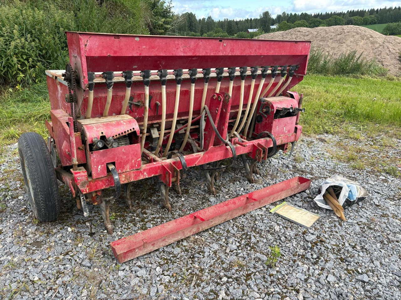 Seed drill Hankkija-Juko - מקדחת זרעים: תמונה 3 Seed drill Hankkija-Juko - מקדחת זרעים: תמונה 3