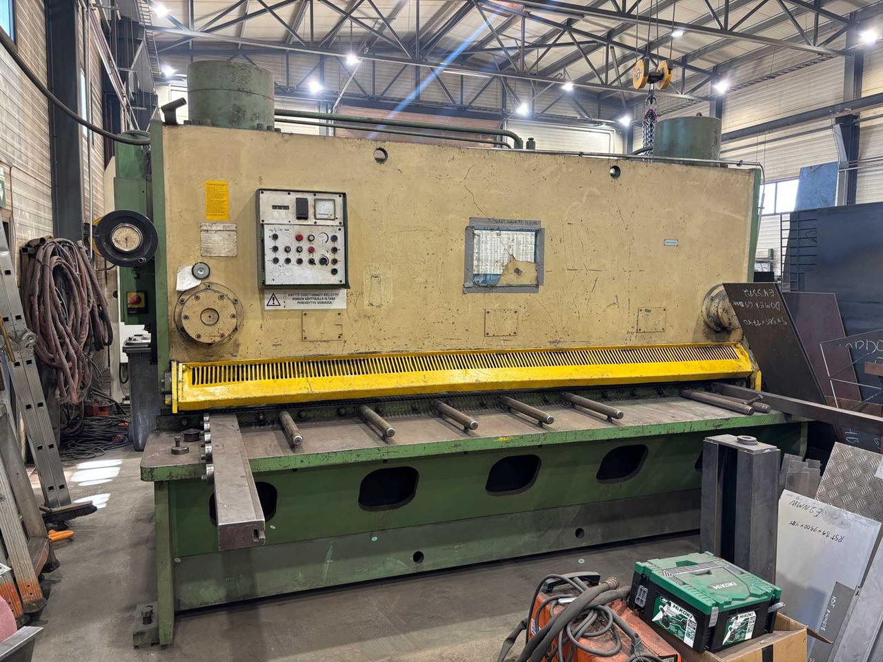 Sheet Metal Cutter LVD MVS 31/20 + Plate Feed Table - מכונת עיבוד מתכת: תמונה 1 Sheet Metal Cutter LVD MVS 31/20 + Plate Feed Table - מכונת עיבוד מתכת: תמונה 1