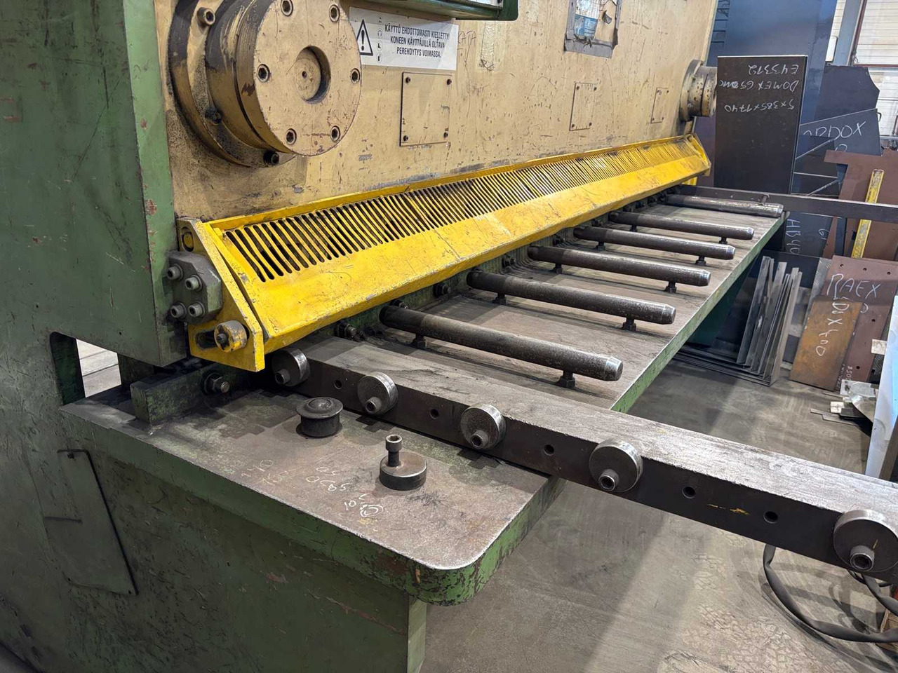 Sheet Metal Cutter LVD MVS 31/20 + Plate Feed Table - מכונת עיבוד מתכת: תמונה 3 Sheet Metal Cutter LVD MVS 31/20 + Plate Feed Table - מכונת עיבוד מתכת: תמונה 3
