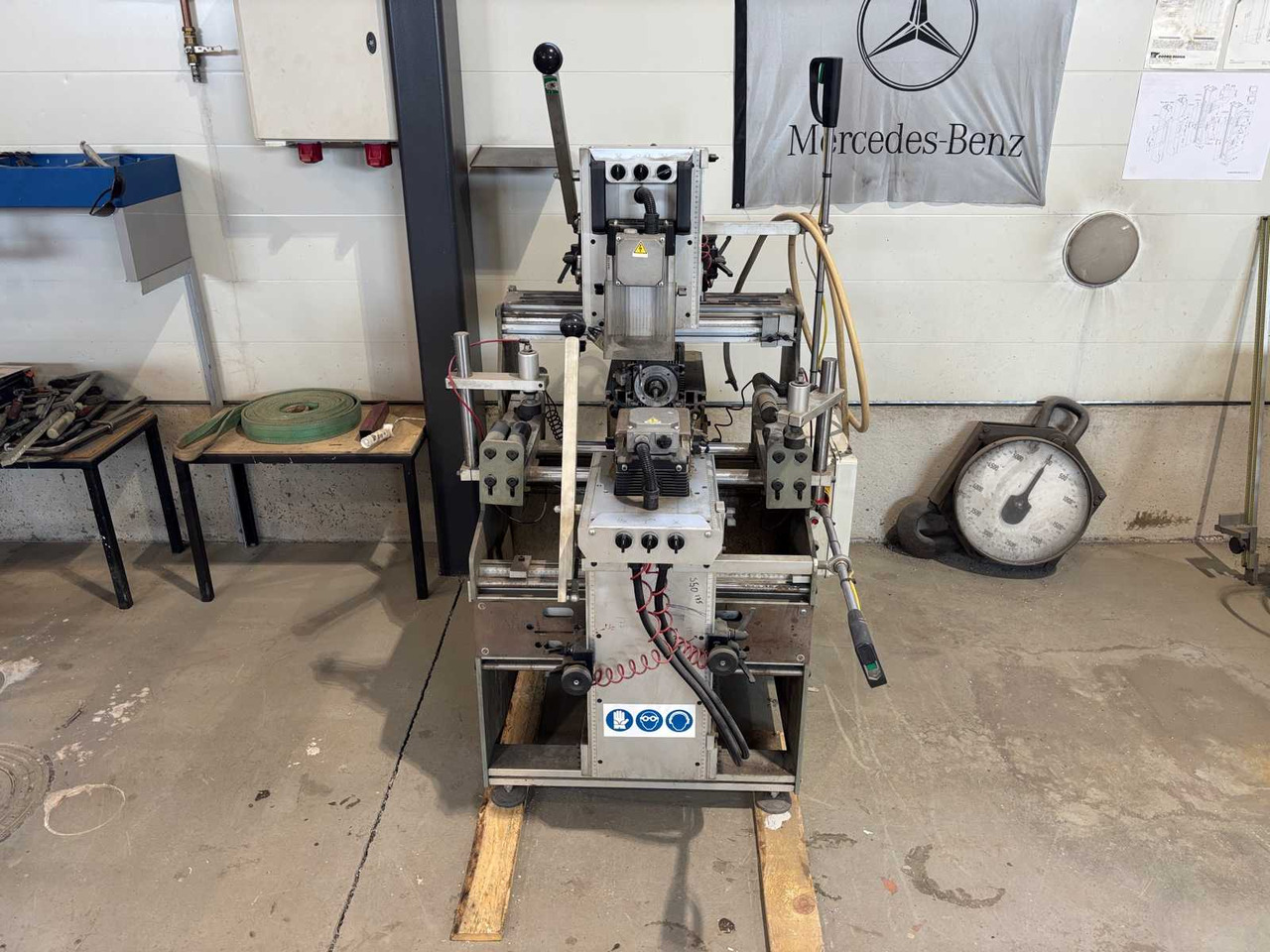 Three-spindle copy milling cutter P macchine s.r.l 03P - מכונת כרסום: תמונה 1 Three-spindle copy milling cutter P macchine s.r.l 03P - מכונת כרסום: תמונה 1