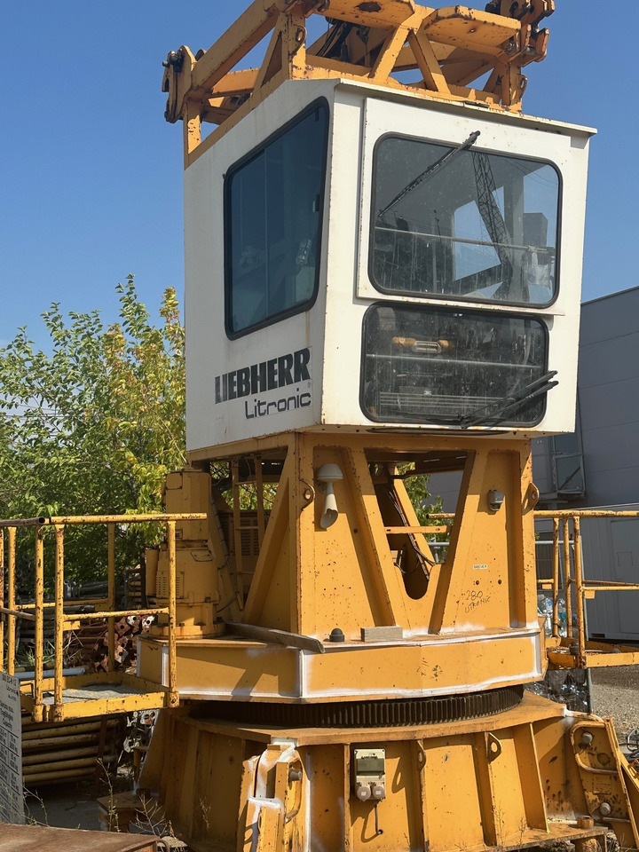 LIEBHERR 140 EC-H10 - עגורן מגדל: תמונה 1 LIEBHERR 140 EC-H10 - עגורן מגדל: תמונה 1