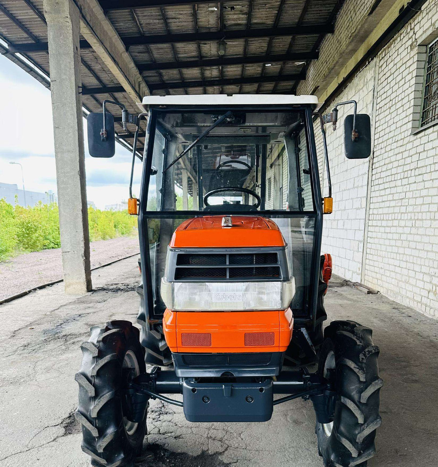 Kubota GL32 - טרקטור חקלאי: תמונה 3 Kubota GL32 - טרקטור חקלאי: תמונה 3