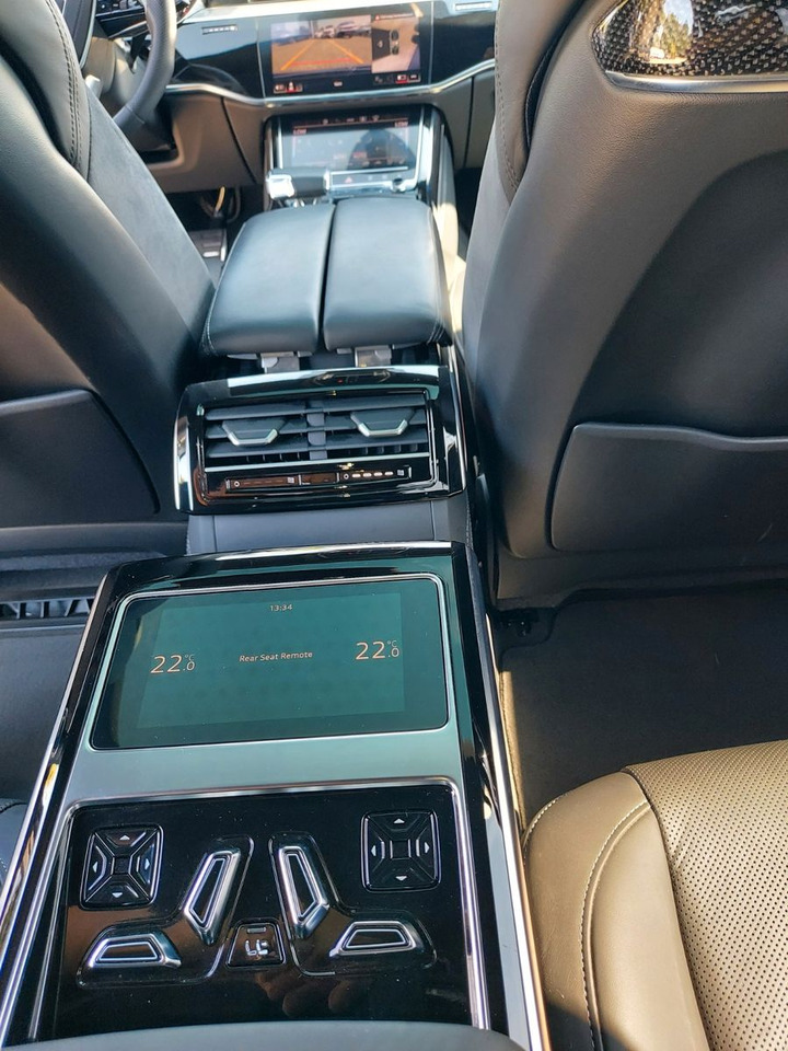Audi A8 50 TDI quattro S-Line HUD B&O NightVision - סדאן: תמונה 3 Audi A8 50 TDI quattro S-Line HUD B&O NightVision - סדאן: תמונה 3