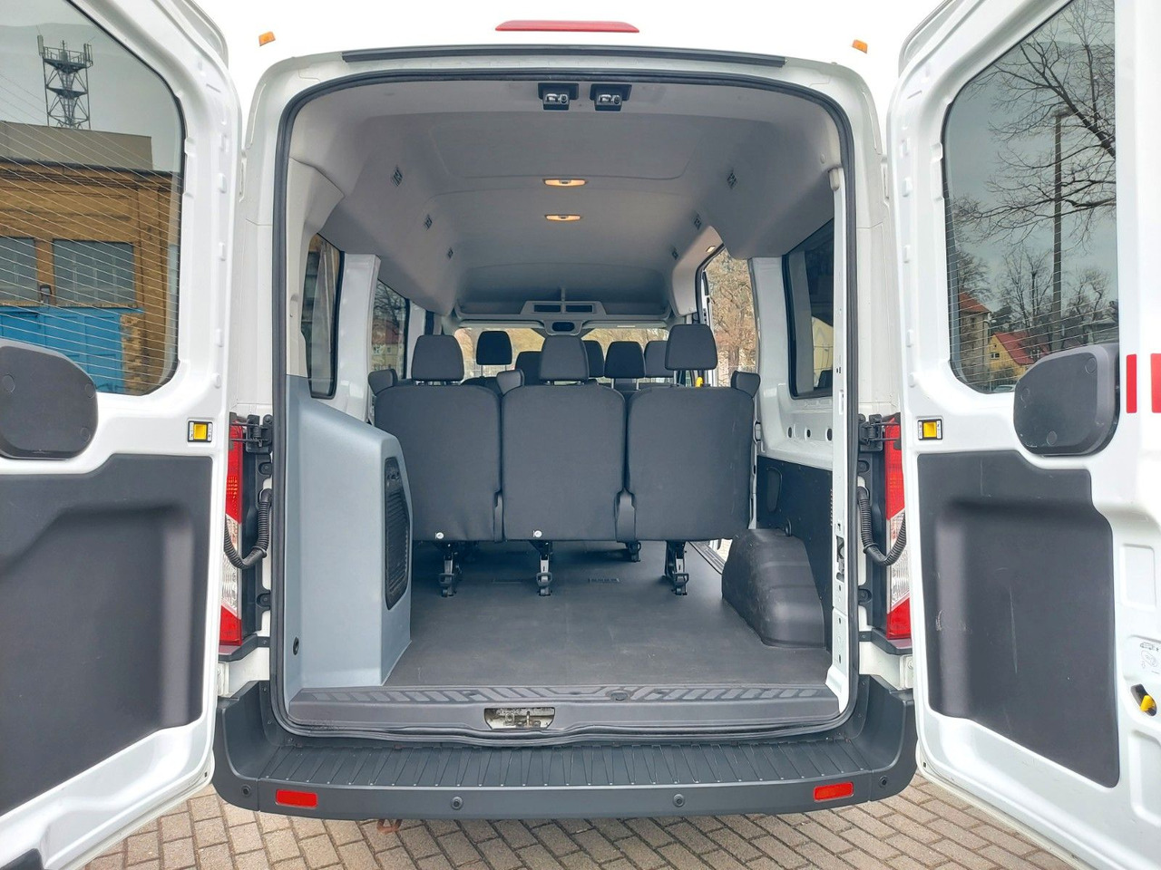 Ford Transit Kombi 330 L2 Trend 9 Sitze Klima Sitzhei - כלי רכב מסחרי לנוסעים: תמונה 2 Ford Transit Kombi 330 L2 Trend 9 Sitze Klima Sitzhei - כלי רכב מסחרי לנוסעים: תמונה 2