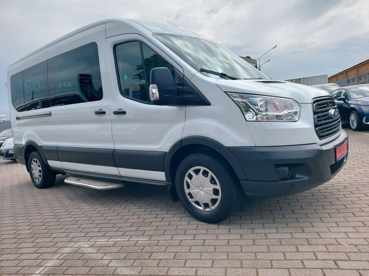 Ford Transit Kombi 350 L3 hoch Trend Rollstuhl Lift - כלי רכב מסחרי לנוסעים: תמונה 4 Ford Transit Kombi 350 L3 hoch Trend Rollstuhl Lift - כלי רכב מסחרי לנוסעים: תמונה 4