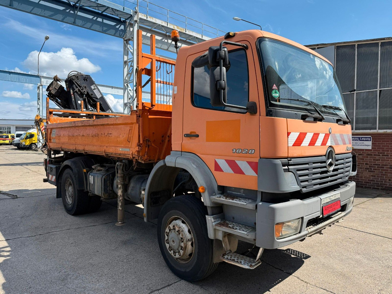 Mercedes-Benz ATEGO 1828 4X4 MEILER + HIAB KRAN 144 FS-3 - מזהיר, משאית מנוף: תמונה 1 Mercedes-Benz ATEGO 1828 4X4 MEILER + HIAB KRAN 144 FS-3 - מזהיר, משאית מנוף: תמונה 1