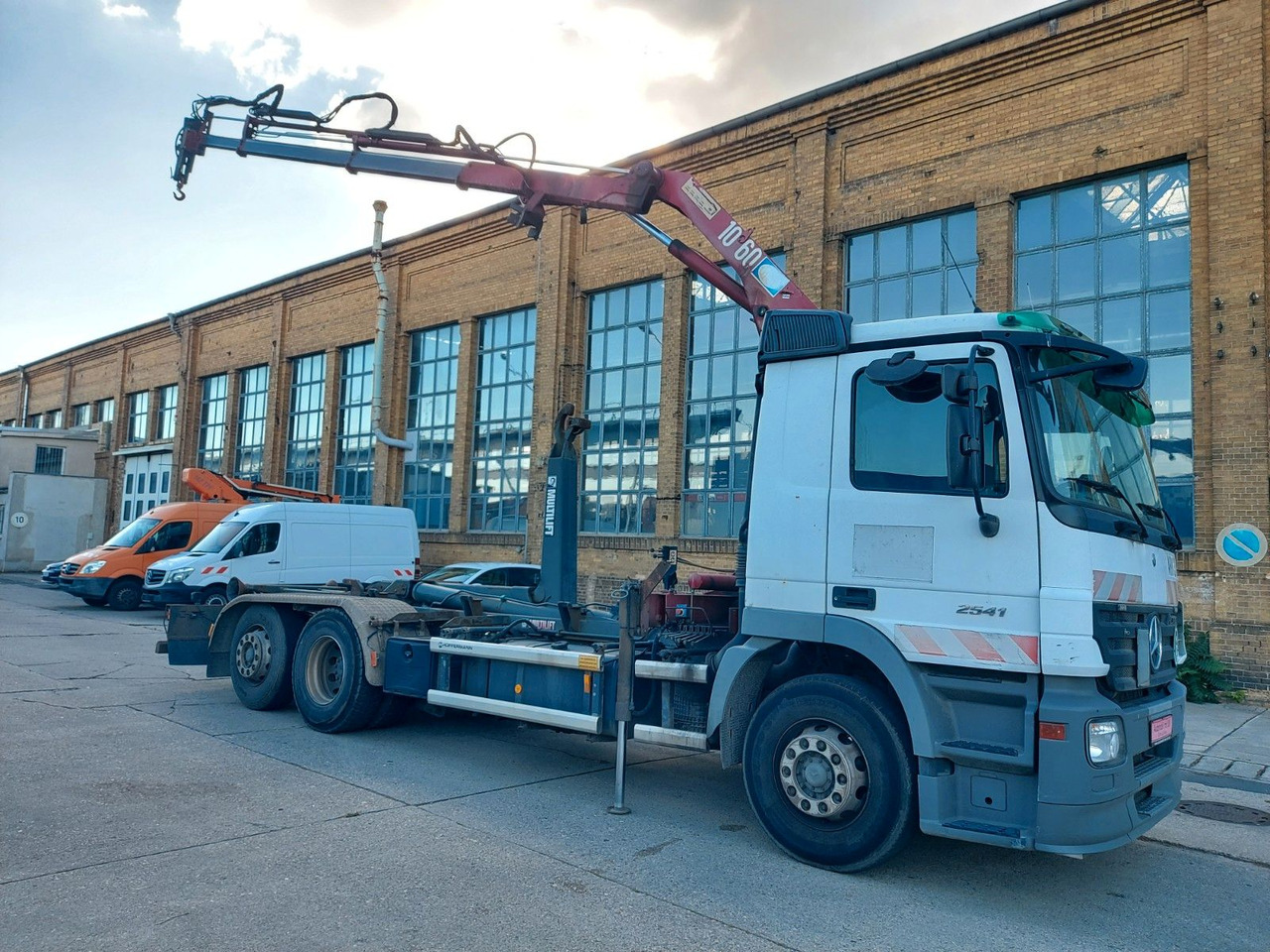 Mercedes-Benz Actros 6-Zyl. 2541 HMF KRAN ABROLLKIPPER - משאית הרמת וו, משאית מנוף: תמונה 1 Mercedes-Benz Actros 6-Zyl. 2541 HMF KRAN ABROLLKIPPER - משאית הרמת וו, משאית מנוף: תמונה 1