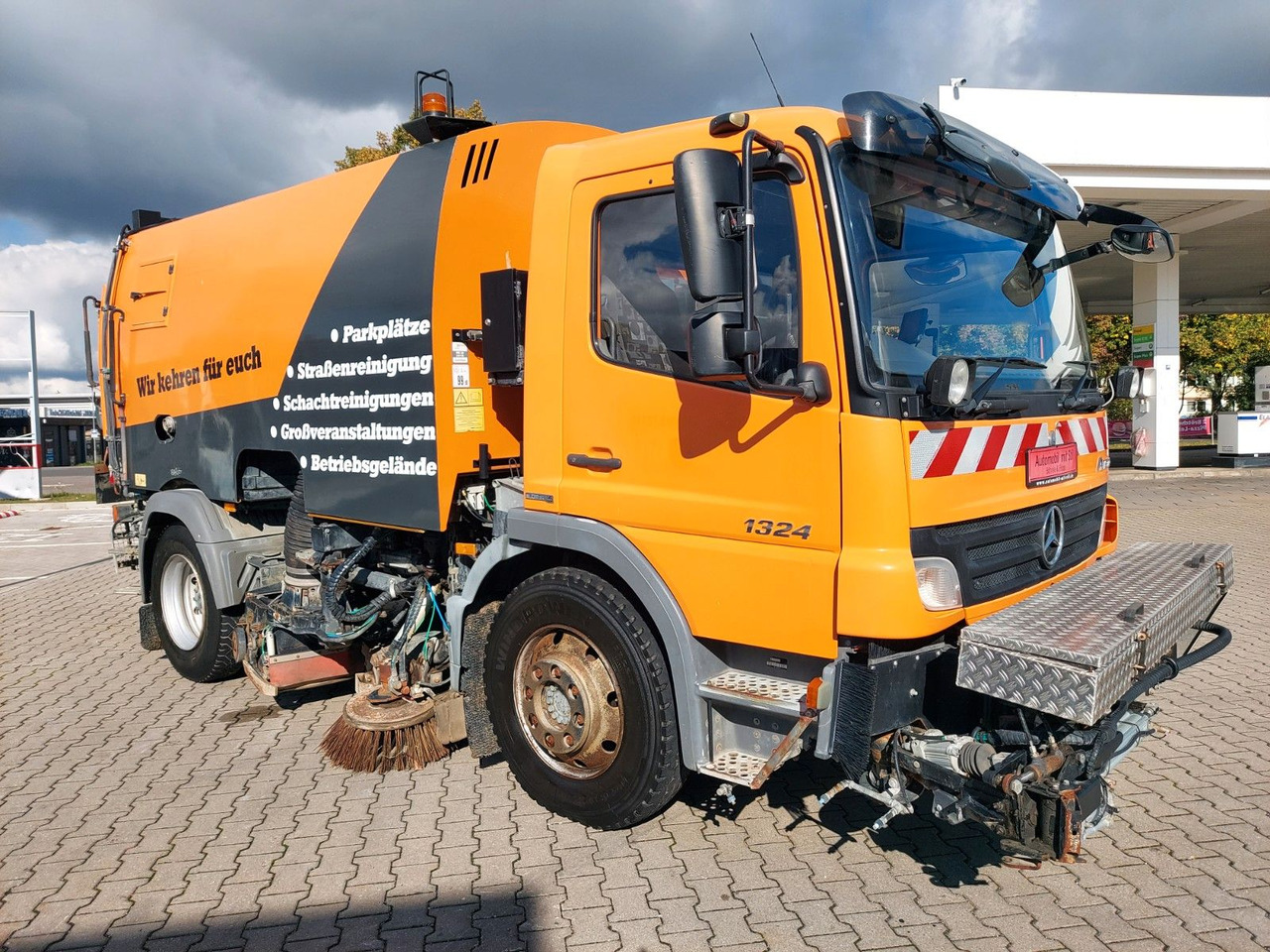 Mercedes-Benz Atego 2 6-Zyl. 4x2 1324 Schmidt SK 600 Klima - מטאטא כבישים: תמונה 4 Mercedes-Benz Atego 2 6-Zyl. 4x2 1324 Schmidt SK 600 Klima - מטאטא כבישים: תמונה 4