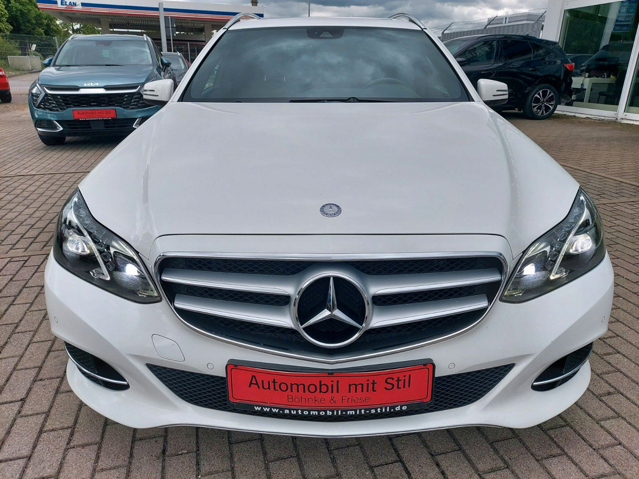 Mercedes-Benz E 220 E -Klasse T 220CDI LED Glasdach Leder Navi - מכונית: תמונה 4 Mercedes-Benz E 220 E -Klasse T 220CDI LED Glasdach Leder Navi - מכונית: תמונה 4