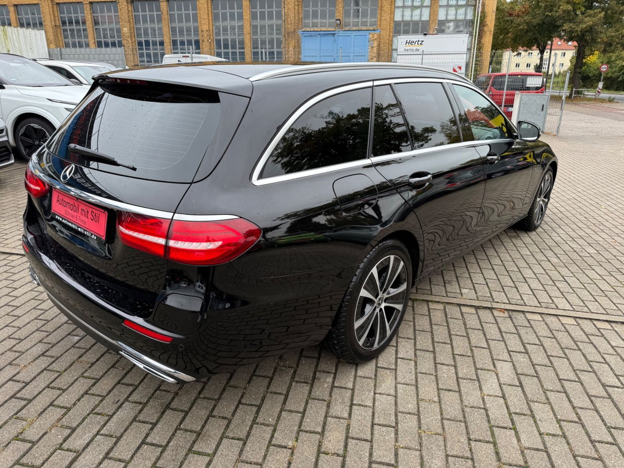 Mercedes-Benz E -Klasse T-Modell E 300 de LED NAVI ACC TEILLED - רכב סטיישן: תמונה 4 Mercedes-Benz E -Klasse T-Modell E 300 de LED NAVI ACC TEILLED - רכב סטיישן: תמונה 4