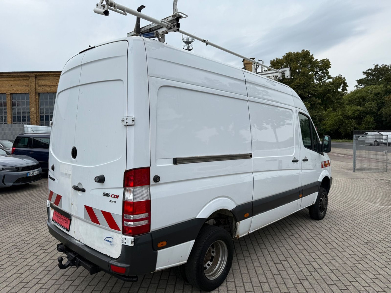Mercedes-Benz Sprinter II Kasten 516 CDI 4X4 Allrad Standheiz. - כלי רכב מסחרי לנוסעים: תמונה 4 Mercedes-Benz Sprinter II Kasten 516 CDI 4X4 Allrad Standheiz. - כלי רכב מסחרי לנוסעים: תמונה 4