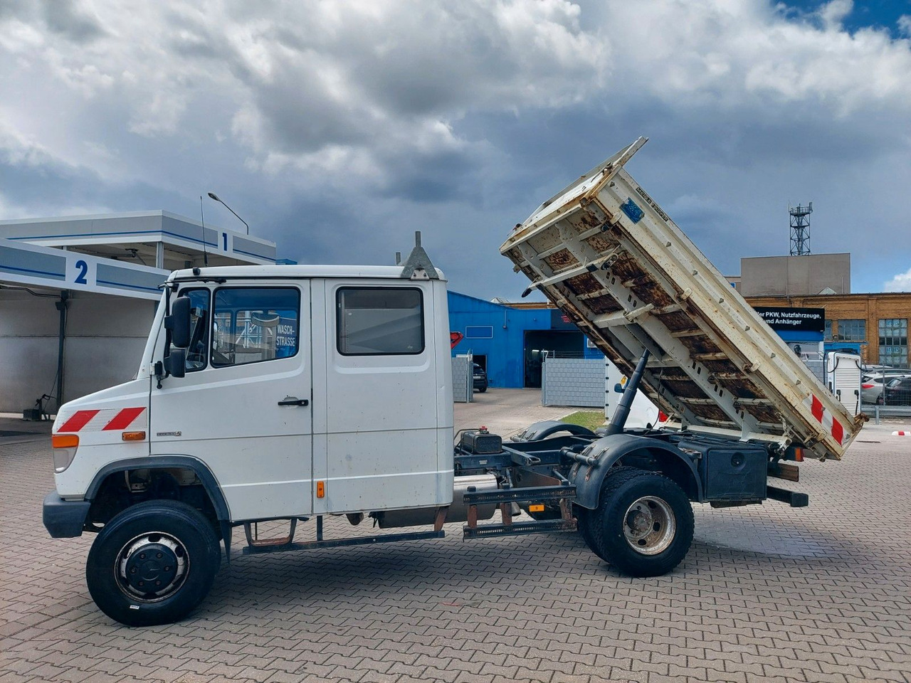 Mercedes-Benz Vario 816 D 4x4 Kipper 3 Seiten Doka 6 Sitze - כלי רכב מסחרי מזהיר, כלי רכב מסחרי קומבי: תמונה 1 Mercedes-Benz Vario 816 D 4x4 Kipper 3 Seiten Doka 6 Sitze - כלי רכב מסחרי מזהיר, כלי רכב מסחרי קומבי: תמונה 1