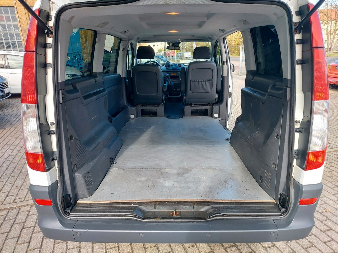 כלי רכב מסחרי לנוסעים Mercedes-Benz Vito V6 165 KW 224 PS KLIMA Standheiz. SHZ TEMPO: תמונה 6