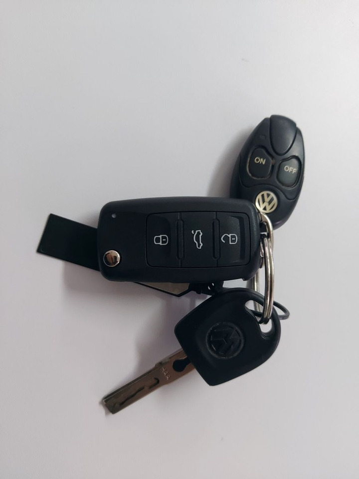 Volkswagen T5 Transporter Kasten Kombi Lang Klima Standheiz - כלי רכב מסחרי לנוסעים: תמונה 4 Volkswagen T5 Transporter Kasten Kombi Lang Klima Standheiz - כלי רכב מסחרי לנוסעים: תמונה 4