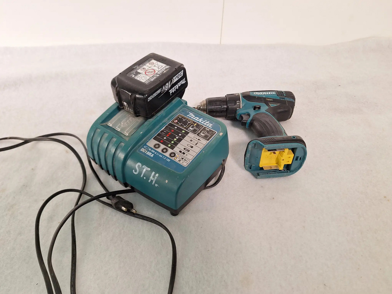 1 Stk. Akku Bohrmaschine (Makita) - כלי/ ציוד: תמונה 2 1 Stk. Akku Bohrmaschine (Makita) - כלי/ ציוד: תמונה 2