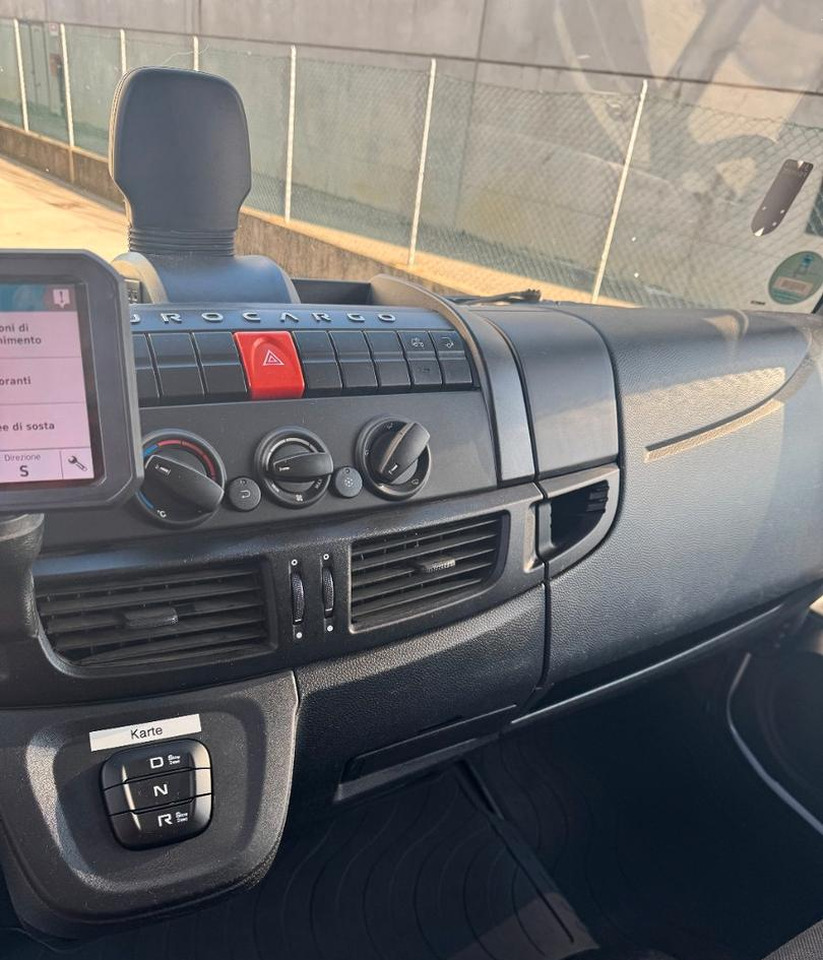 משאית תיבה Eurocargo furgone e sponda: תמונה 19