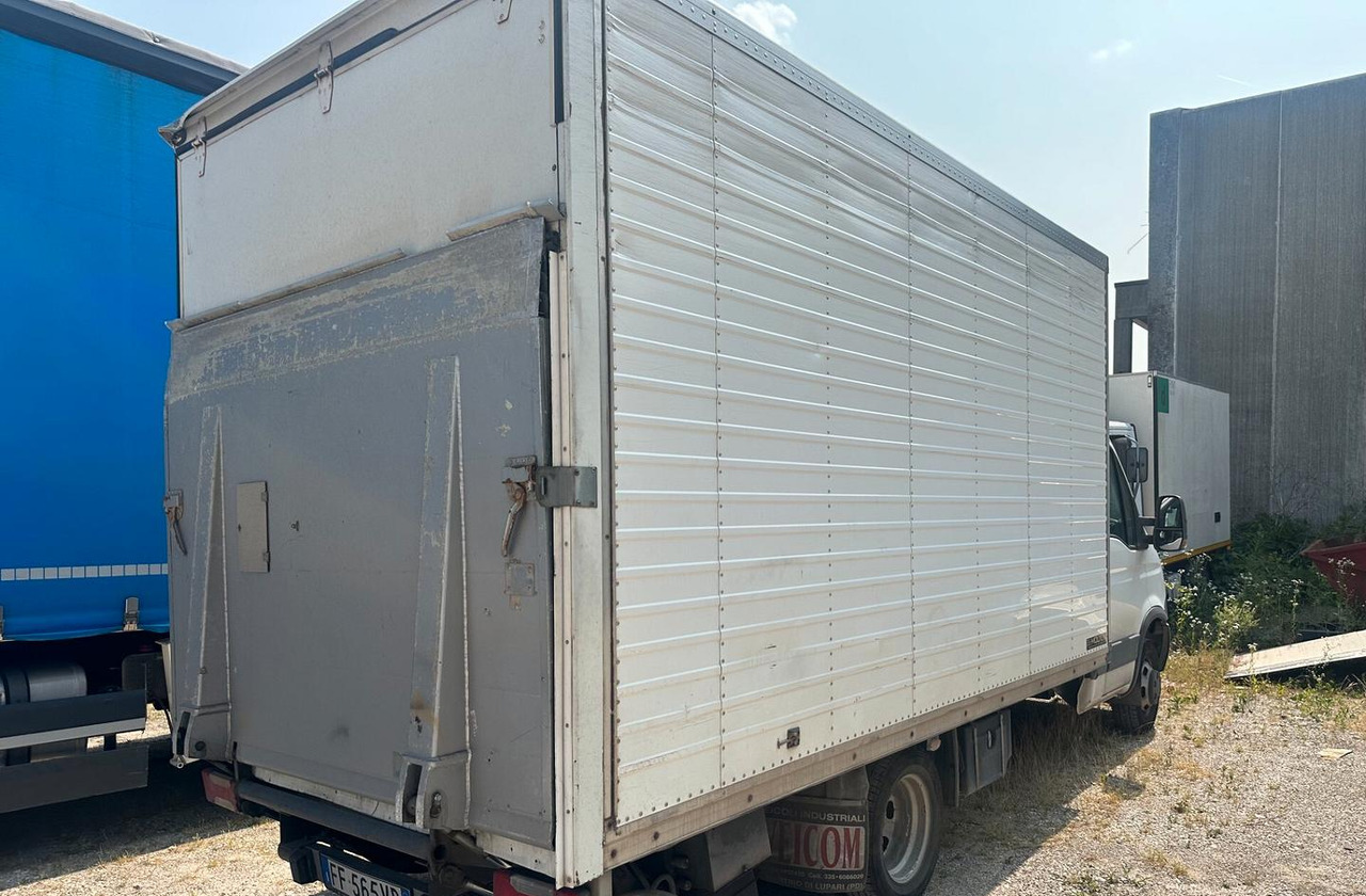 Iveco - כלי רכב מסחרי עם תיבה: תמונה 3 Iveco - כלי רכב מסחרי עם תיבה: תמונה 3