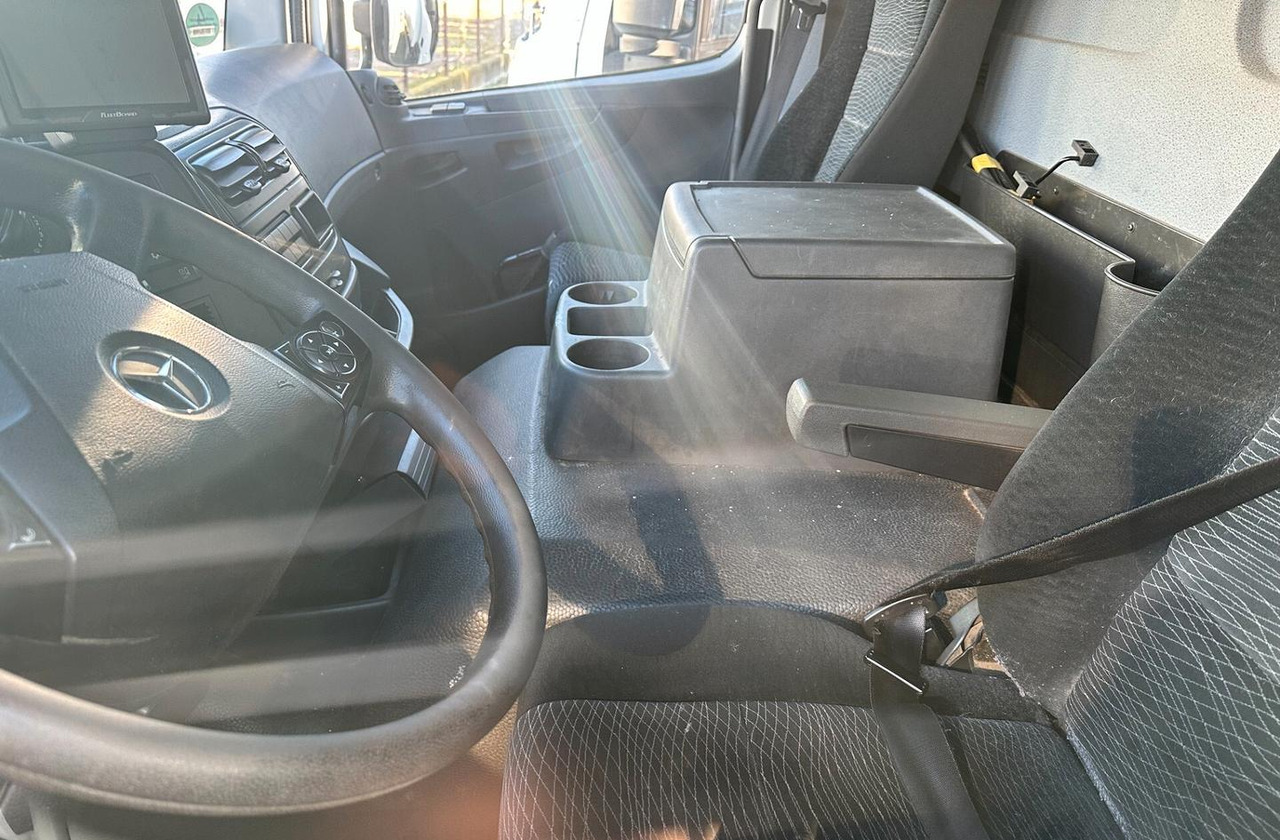 Mercedes Benz 1324 FURGONE 6,10 E SPONDA EURO 6 - משאית תיבה: תמונה 5 Mercedes Benz 1324 FURGONE 6,10 E SPONDA EURO 6 - משאית תיבה: תמונה 5