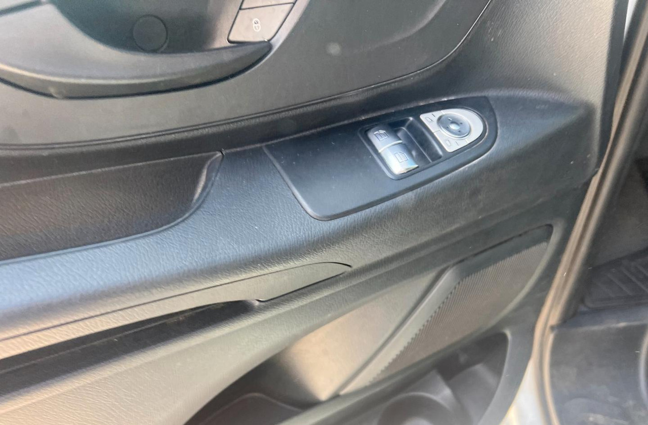 כלי רכב מסחרי עם לוח Mercedes vito 111: תמונה 9