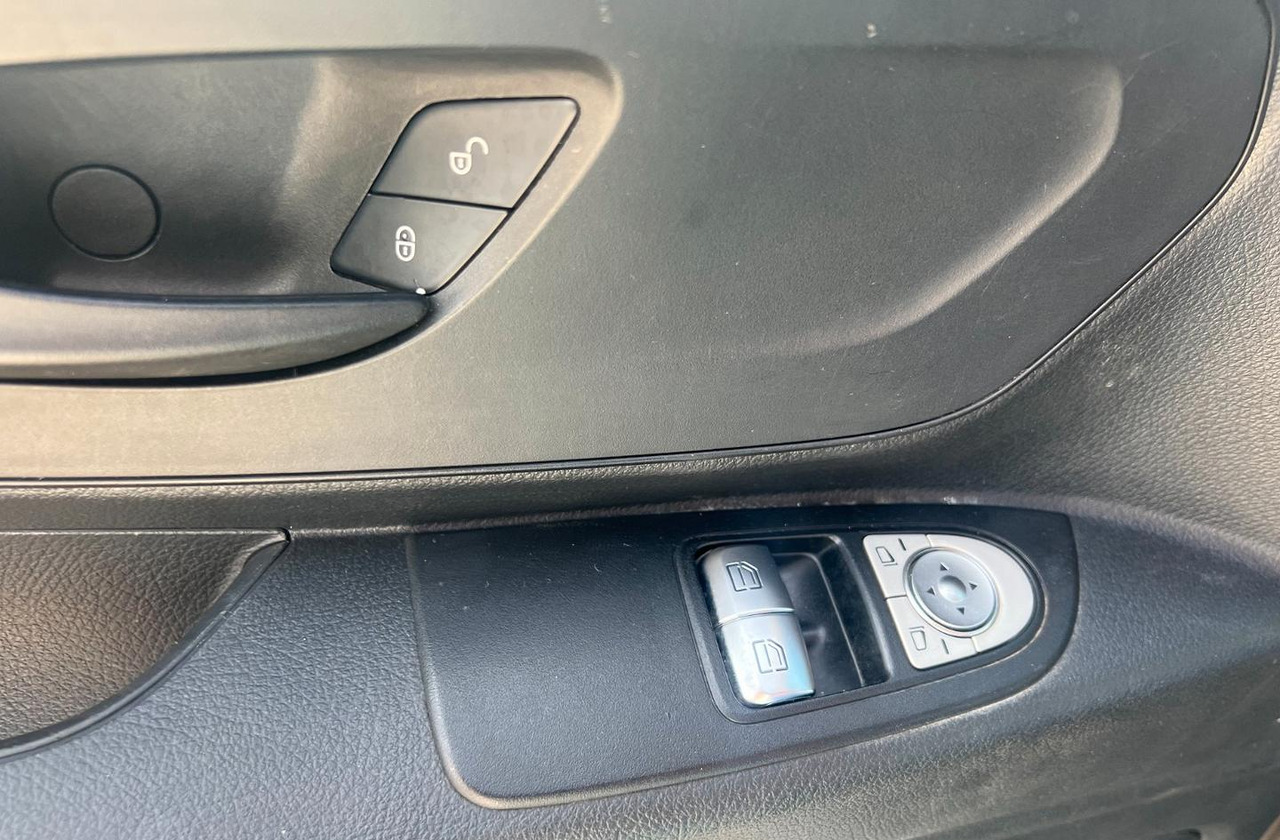 כלי רכב מסחרי עם לוח Mercedes vito 111: תמונה 8