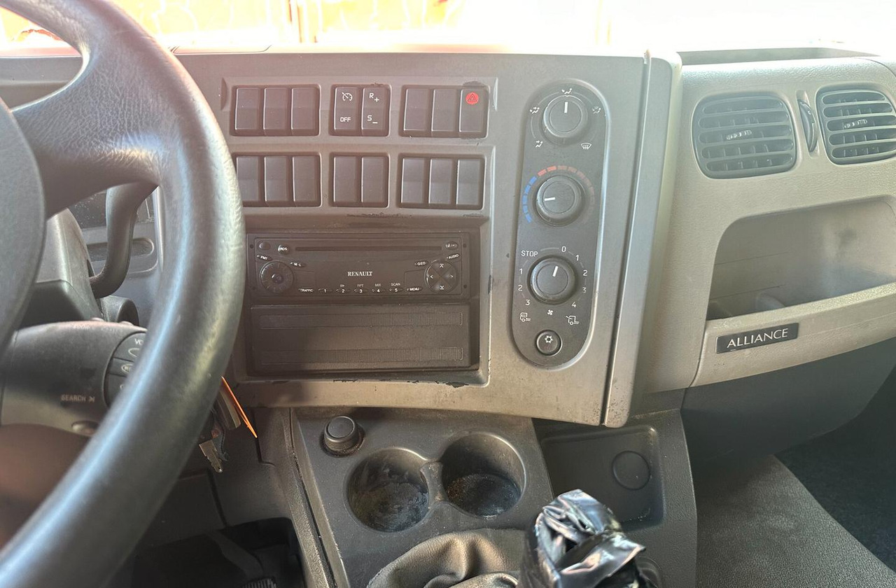 Renault MIDLUM 215.10 - משאית וילונות צד: תמונה 5 Renault MIDLUM 215.10 - משאית וילונות צד: תמונה 5