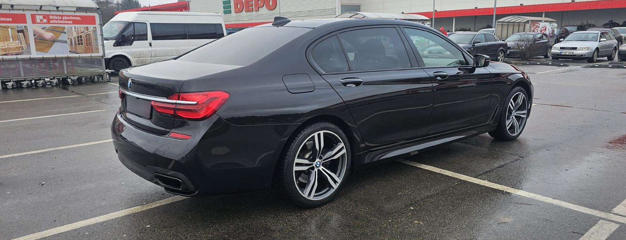 BMW 750 - סדאן: תמונה 5 BMW 750 - סדאן: תמונה 5