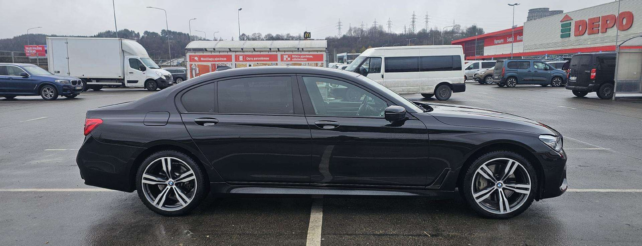 BMW 750 - סדאן: תמונה 4 BMW 750 - סדאן: תמונה 4