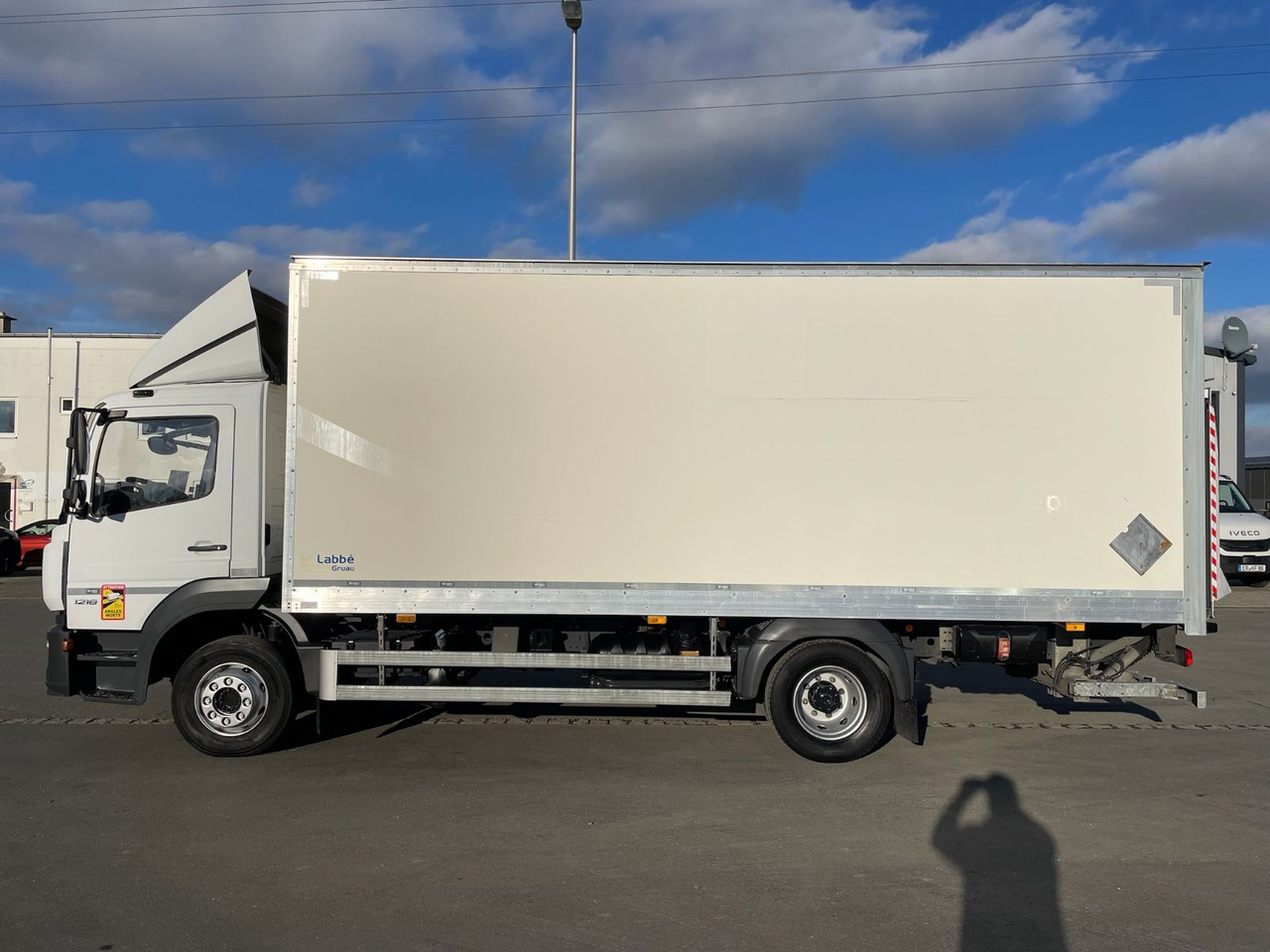 Mercedes-Benz Atego 1218 4x2 Koffer/FULL-ADR/EXIII/LBW/AC/EU6d - משאית תיבה: תמונה 4 Mercedes-Benz Atego 1218 4x2 Koffer/FULL-ADR/EXIII/LBW/AC/EU6d - משאית תיבה: תמונה 4