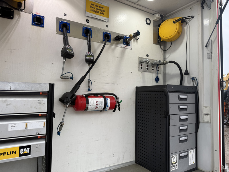 כלי רכב מסחרי עם תיבה Iveco Daily Daily 70C18 3.0 *Service bus / Inbouw* LED Climate Control Cruise Control Tachograaf Standkachel Trekhaak Camera Stoelverwarming: תמונה 15 כלי רכב מסחרי עם תיבה Iveco Daily Daily 70C18 3.0 *Service bus / Inbouw* LED Climate Control Cruise Control Tachograaf Standkachel Trekhaak Camera Stoelverwarming: תמונה 15