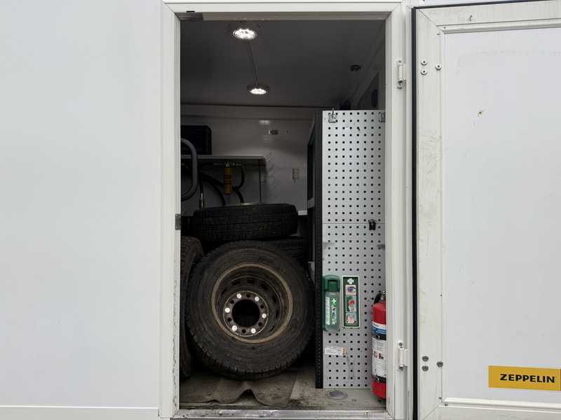 כלי רכב מסחרי עם תיבה Iveco Daily Daily 70C18 3.0 *Service bus / Inbouw* LED Climate Control Cruise Control Tachograaf Standkachel Trekhaak Camera Stoelverwarming: תמונה 9 כלי רכב מסחרי עם תיבה Iveco Daily Daily 70C18 3.0 *Service bus / Inbouw* LED Climate Control Cruise Control Tachograaf Standkachel Trekhaak Camera Stoelverwarming: תמונה 9