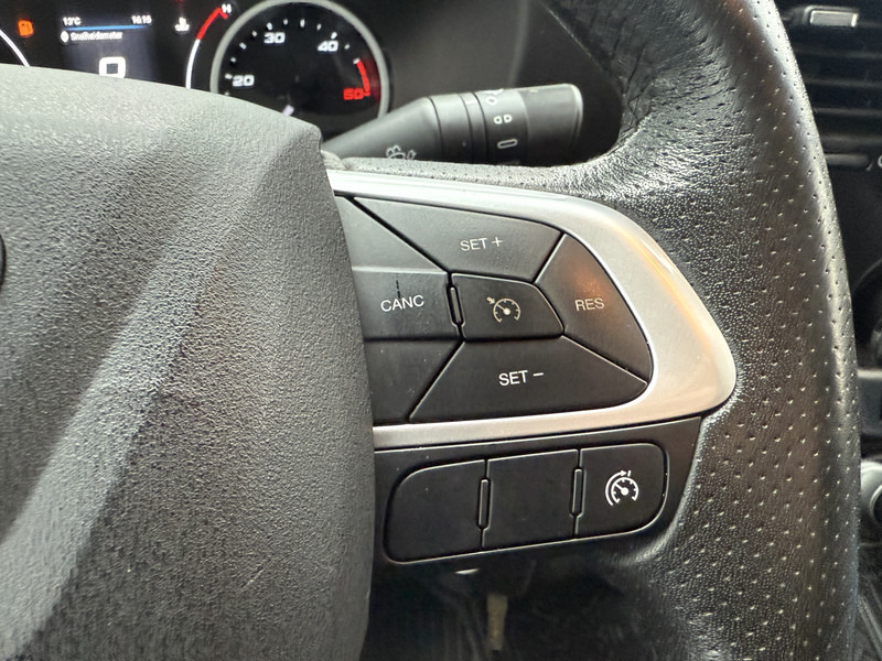 כלי רכב מסחרי עם תיבה Iveco Daily Daily 70C18 3.0 *Service bus / Inbouw* LED Climate Control Cruise Control Tachograaf Standkachel Trekhaak Camera Stoelverwarming: תמונה 20 כלי רכב מסחרי עם תיבה Iveco Daily Daily 70C18 3.0 *Service bus / Inbouw* LED Climate Control Cruise Control Tachograaf Standkachel Trekhaak Camera Stoelverwarming: תמונה 20