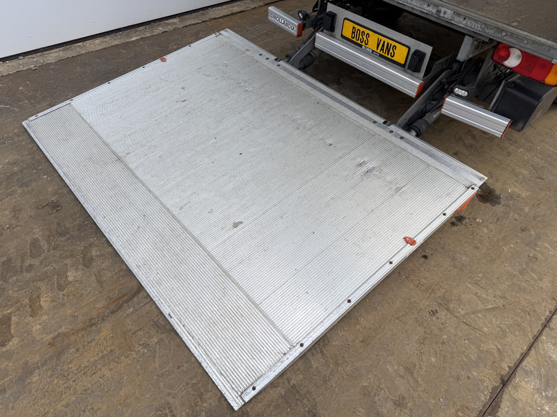 כלי רכב מסחרי עם תיבה Peugeot Boxer 2.2 HDI 165PK Laadklep LED Cruise Control Climate Control Carplay Camera Standkachel Koffer Bakwagen Meubelbak: תמונה 16 כלי רכב מסחרי עם תיבה Peugeot Boxer 2.2 HDI 165PK Laadklep LED Cruise Control Climate Control Carplay Camera Standkachel Koffer Bakwagen Meubelbak: תמונה 16