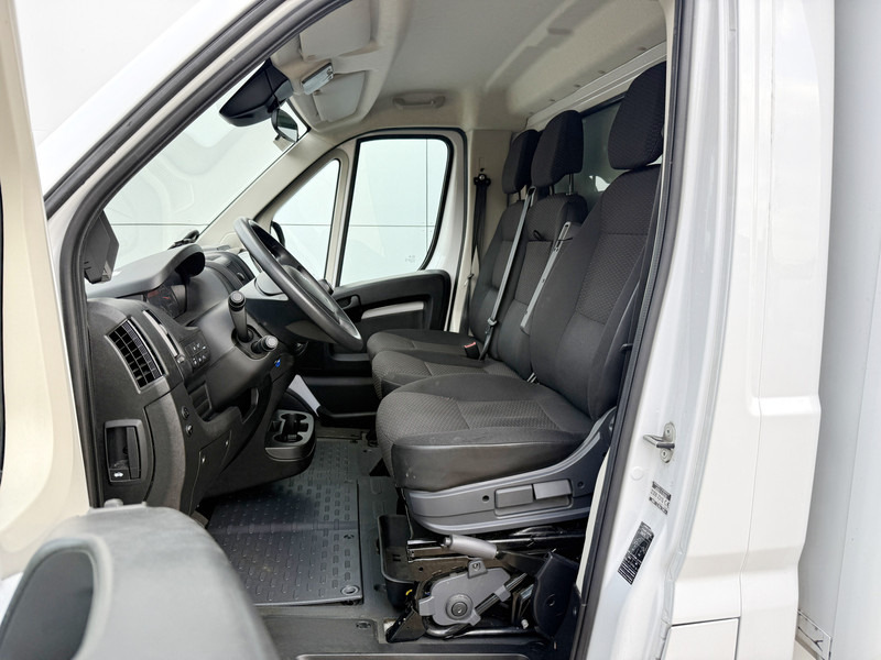 כלי רכב מסחרי עם תיבה Peugeot Boxer 2.2 HDI 165PK Laadklep LED Cruise Control Climate Control Carplay Camera Standkachel Koffer Bakwagen Meubelbak: תמונה 7 כלי רכב מסחרי עם תיבה Peugeot Boxer 2.2 HDI 165PK Laadklep LED Cruise Control Climate Control Carplay Camera Standkachel Koffer Bakwagen Meubelbak: תמונה 7