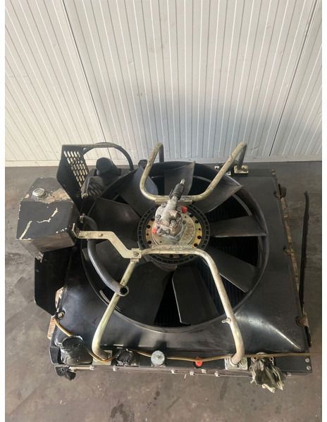 Liebherr A904 Li/A904C Li/R904/R904C - רדיאטור: תמונה 1 Liebherr A904 Li/A904C Li/R904/R904C - רדיאטור: תמונה 1