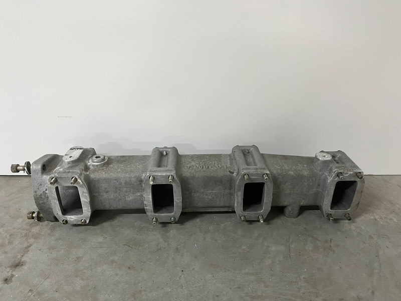 Liebherr A974 / P974 / R942 / R944 / R954 / R964 / R974 / R974B - A 974 / P 974 / R 942 / R 944 / R 954 / R 964 / R 974 / R 974B - צינור כניסת אוויר: תמונה 4 Liebherr A974 / P974 / R942 / R944 / R954 / R964 / R974 / R974B - A 974 / P 974 / R 942 / R 944 / R 954 / R 964 / R 974 / R 974B - צינור כניסת אוויר: תמונה 4