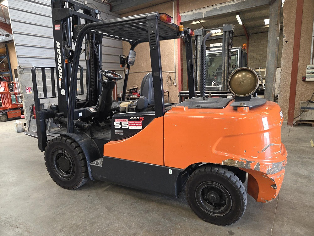 DOOSAN G55C-5 - מלגזת LPG: תמונה 2 DOOSAN G55C-5 - מלגזת LPG: תמונה 2