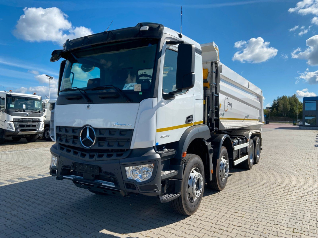 Mercedes-Benz Arocs 4243 8x4 FML KIPPER 20 M3 - מזהיר: תמונה 2 Mercedes-Benz Arocs 4243 8x4 FML KIPPER 20 M3 - מזהיר: תמונה 2