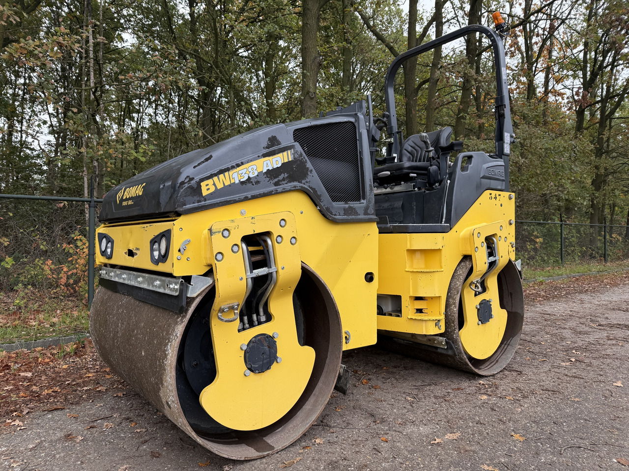 BOMAG BW138AD-5 - מדחס: תמונה 1 BOMAG BW138AD-5 - מדחס: תמונה 1
