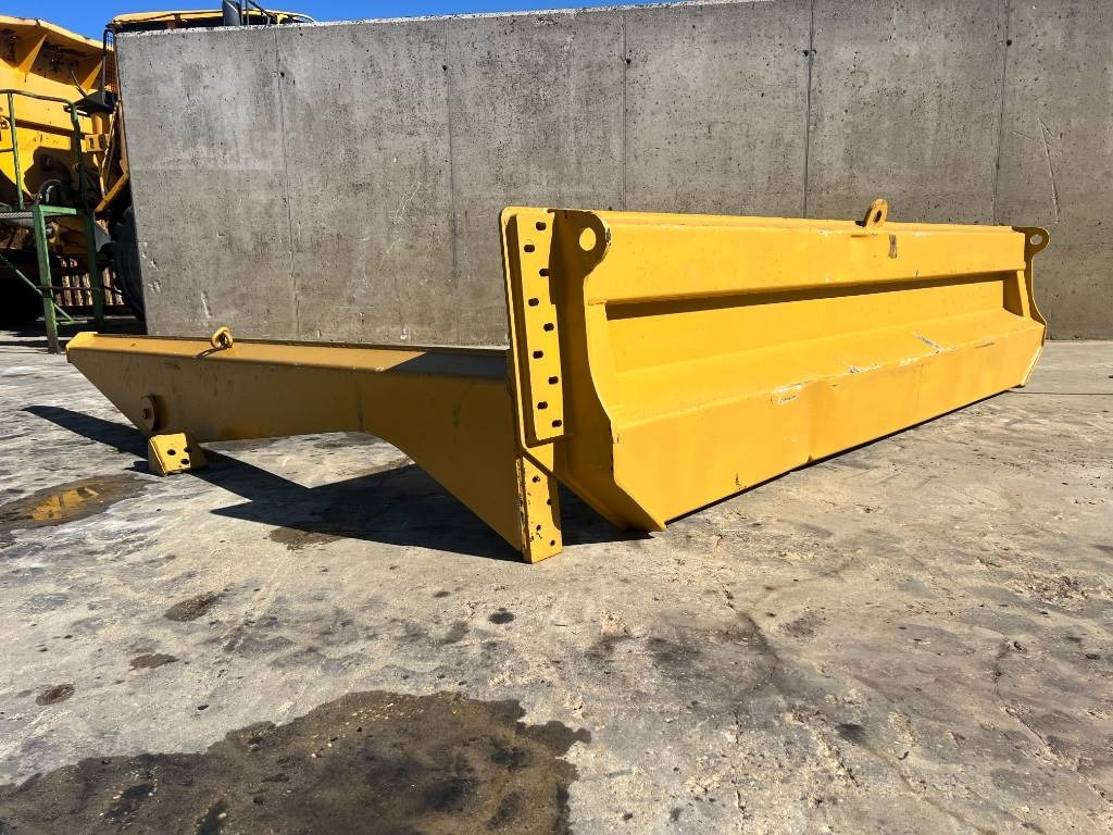 CAT TAILGATE CAT 735 - גוף מזהיר: תמונה 1 CAT TAILGATE CAT 735 - גוף מזהיר: תמונה 1