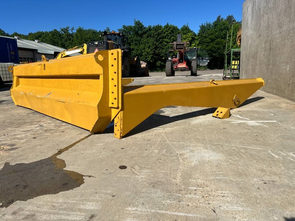 CAT TAILGATE CAT 735 - גוף מזהיר: תמונה 3 CAT TAILGATE CAT 735 - גוף מזהיר: תמונה 3