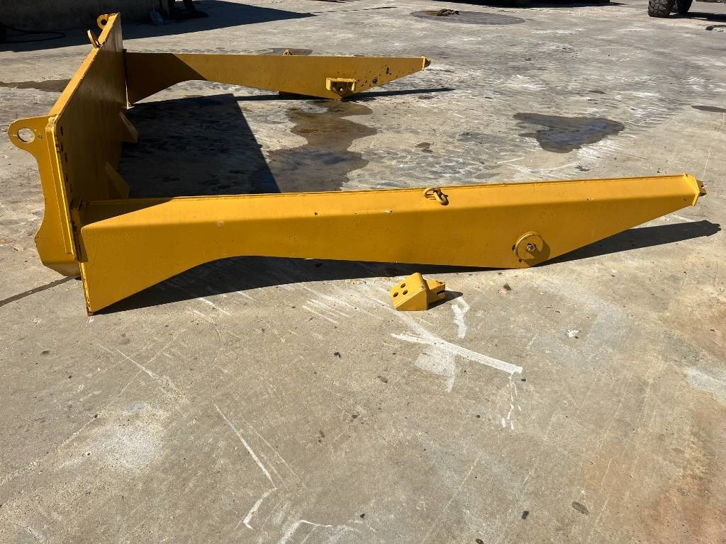 CAT TAILGATE CAT 735 - גוף מזהיר: תמונה 4 CAT TAILGATE CAT 735 - גוף מזהיר: תמונה 4