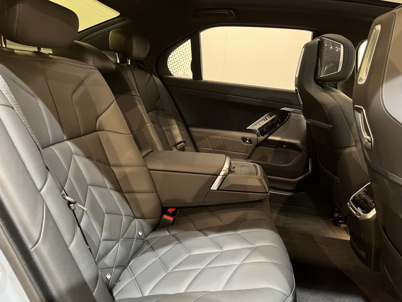 סדאן BMW i7 xDrive60 106 kWh / M Sportpakket / Panoramadak / Bowers & Wilkins / 11.600 KM !!: תמונה 7