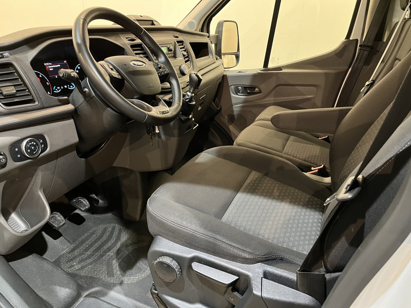 Interior photo 2: כלי רכב מסחרי עם תיבה Ford Transit 2.0 TDCI L4 Trend RWD 130 PK Bakwagen / Sörensen Laadklep / Meubelbak / Euro 6 / Airco / Cruise Control / 3-Zits / 30.200 KM !!