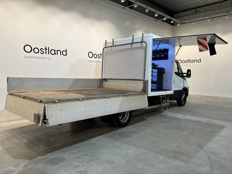 Iveco 65C18 3.0 Automaat Open Laadbak / Mobiele Werkplaats / Bott Inrichting / Euro 6 / Airco / Cruise Control / Trekhaak / Camera / 3-Zits / 55.400 KM !! C-Rijbewijs !! - כלי רכב מסחרי במיטה שטוחה: תמונה 2 Iveco 65C18 3.0 Automaat Open Laadbak / Mobiele Werkplaats / Bott Inrichting / Euro 6 / Airco / Cruise Control / Trekhaak / Camera / 3-Zits / 55.400 KM !! C-Rijbewijs !! - כלי רכב מסחרי במיטה שטוחה: תמונה 2