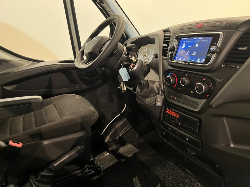 Iveco Daily 35S18 3.0 BE Clixtar Automaat Bakwagen met Laadklep / Laadvermogen 3.060 KG / Euro 6 / Luchtvering / Airco / Camera / CarPlay / Cruise Control / - כלי רכב מסחרי עם תיבה: תמונה 5 Iveco Daily 35S18 3.0 BE Clixtar Automaat Bakwagen met Laadklep / Laadvermogen 3.060 KG / Euro 6 / Luchtvering / Airco / Camera / CarPlay / Cruise Control / - כלי רכב מסחרי עם תיבה: תמונה 5